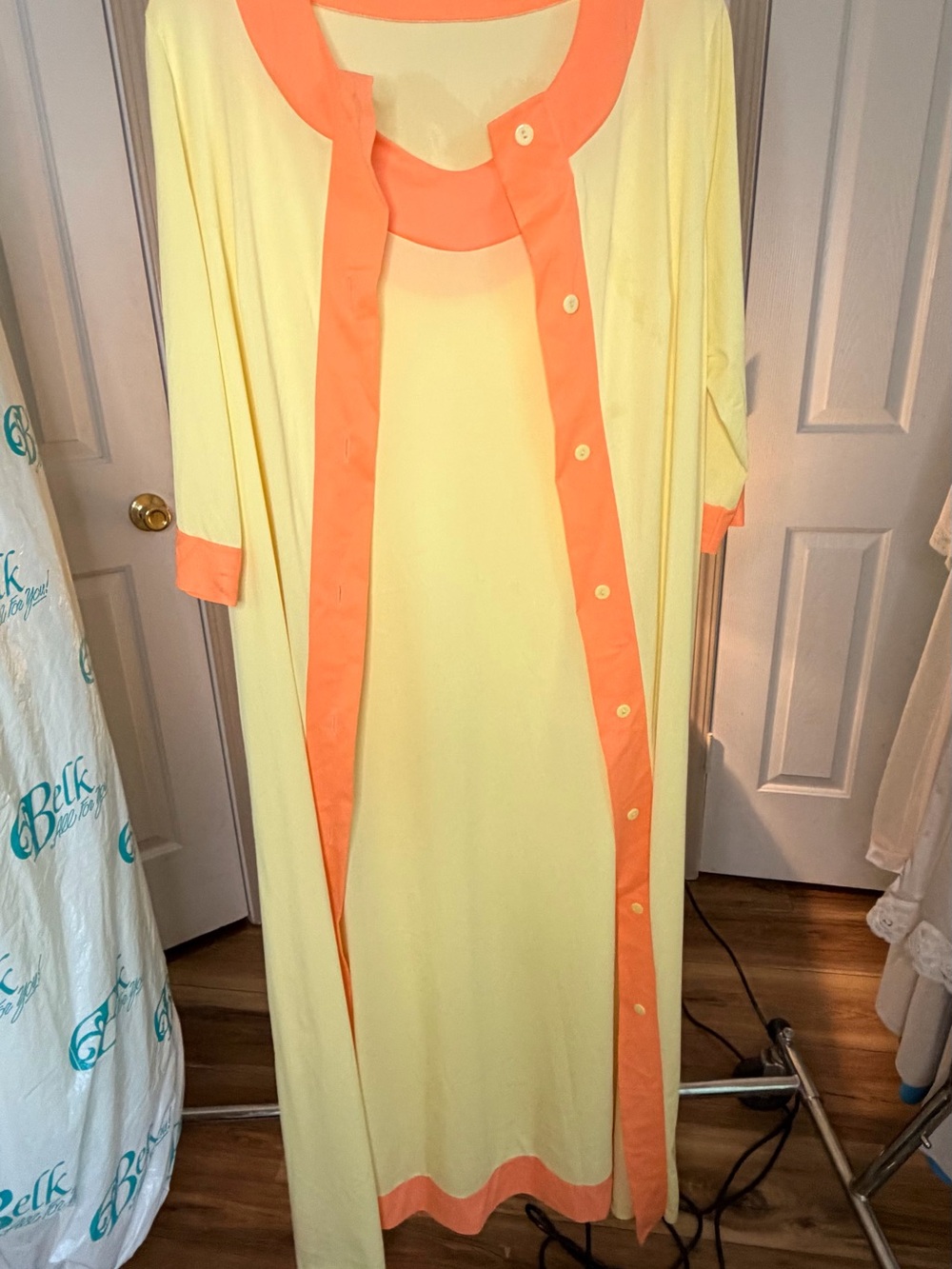 Vintage 60s/70s Van Raalte Peignoir Set - Picture 10 of 11